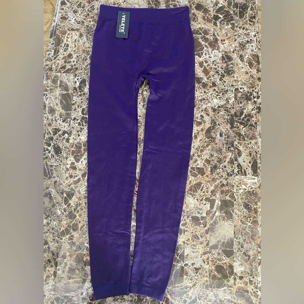 One Size ladies Yelete Legging. Fits Ladies Sizes Small Medium and Large